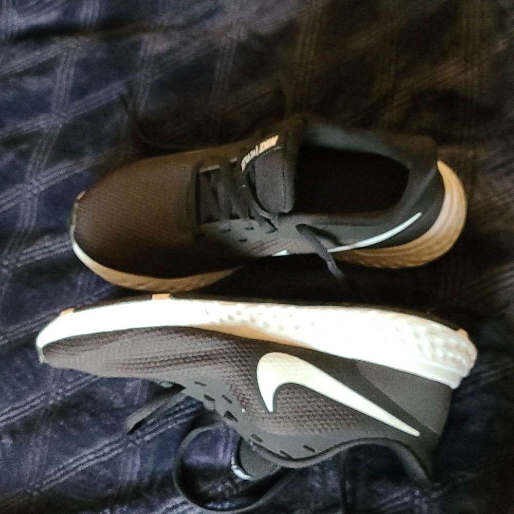 Nike tennis shoes